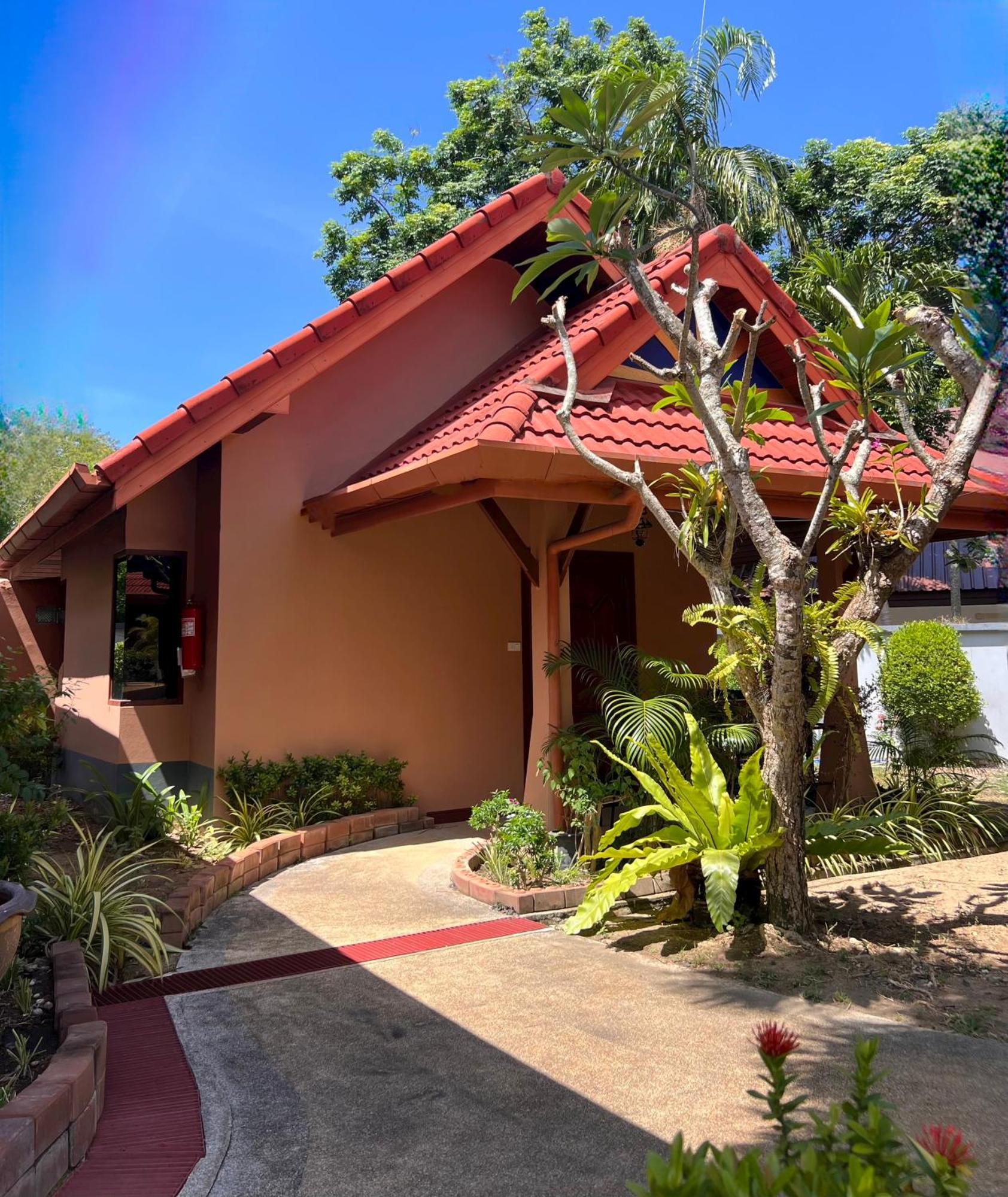 The Pace Phuket Boutique Resort Rawai Екстериор снимка